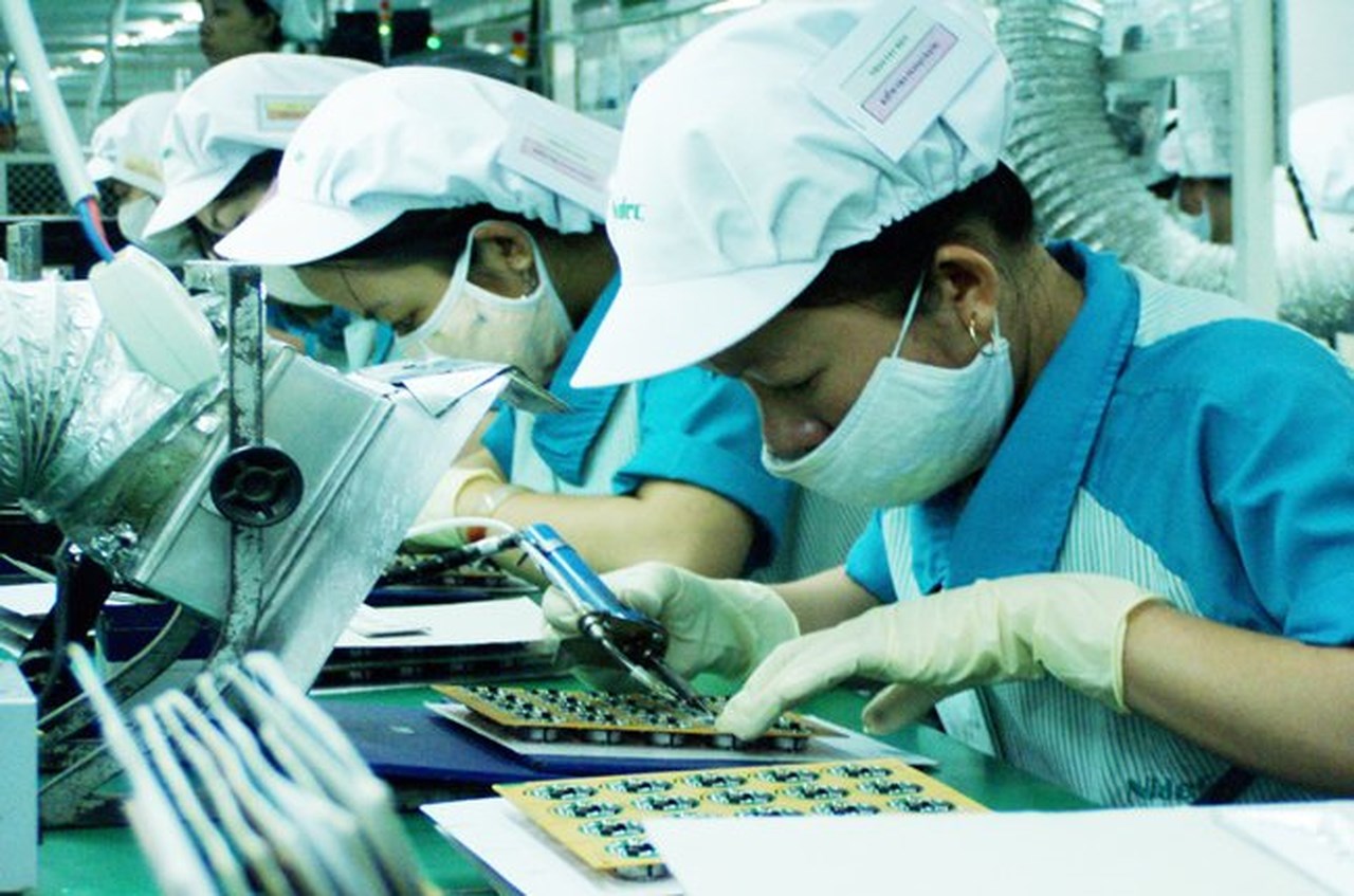 Social Responsibility of Electronic Businesses in Vietnam