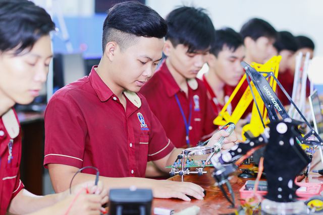 When schools and businesses look in the same direction as vocational education